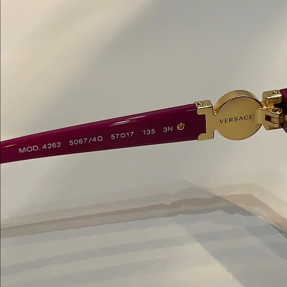 New Women’s Versace Sunglasses - Picture 4 of 7